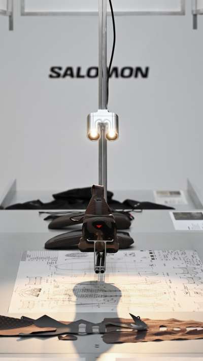 scénographie SALOMON paris fashion week 2025 - Structure technique - lampe imaginée par l'agence projet standard